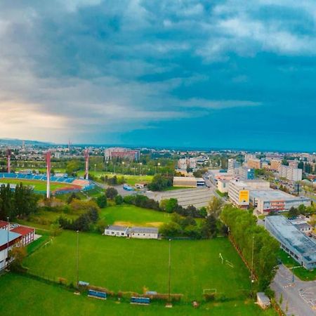 Juls Apartment Next To Football And Hockey Stadium Bratislava Ngoại thất bức ảnh